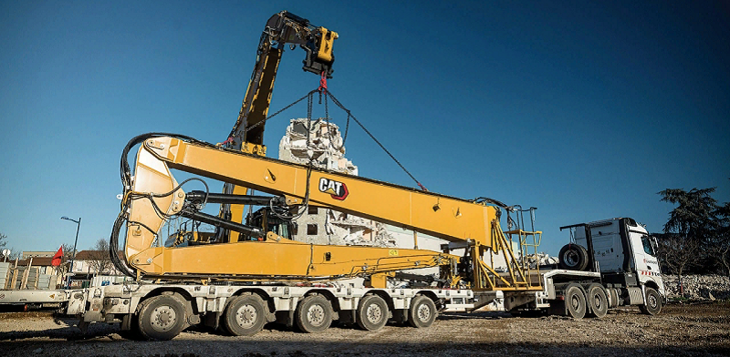 снос зданий с новой спецтехникой